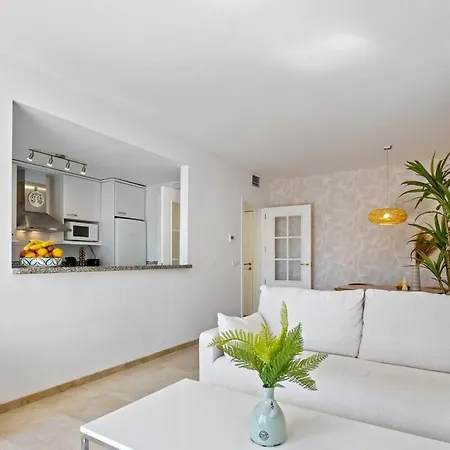 Driftwood Escape - Puerto De La Duquesa Apartment