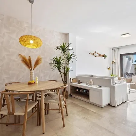 Driftwood Escape - Puerto De La Duquesa Apartment *